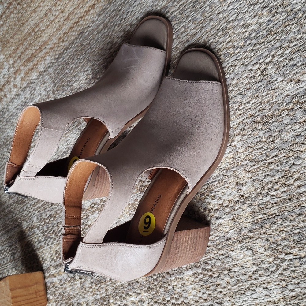 Lucky Brand sandals